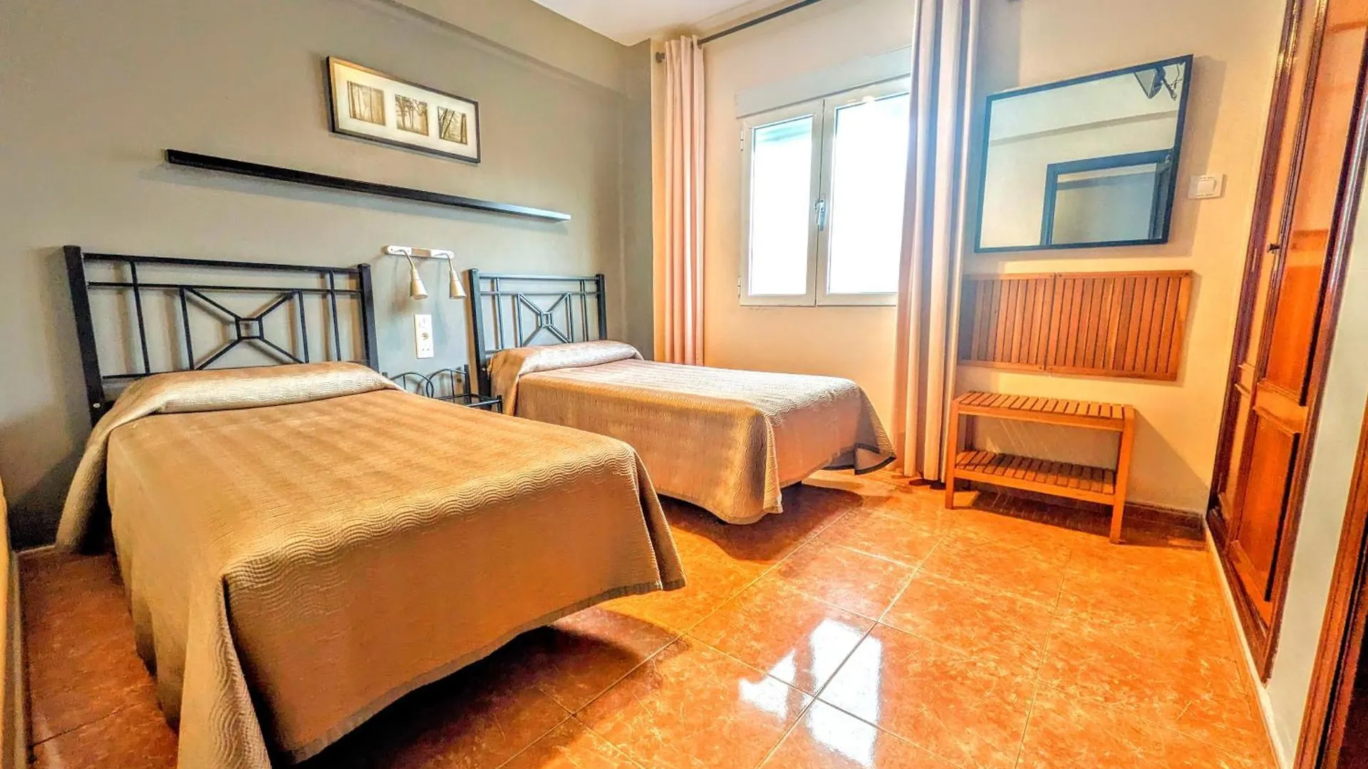 Hostal Jentoft Seville 0*,  Spain
