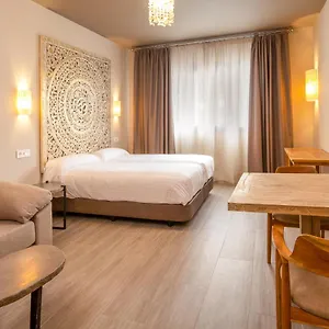 By Qhotels Apartament